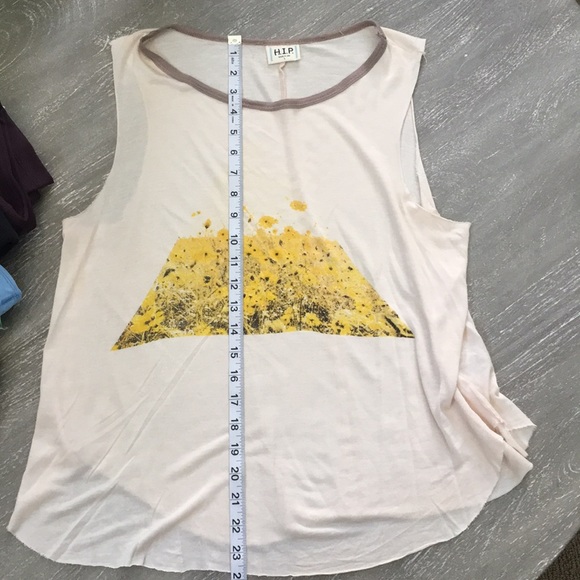 Adorable H.I.P tank - Picture 4 of 4